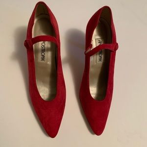Apostrophe vintage red suede heels